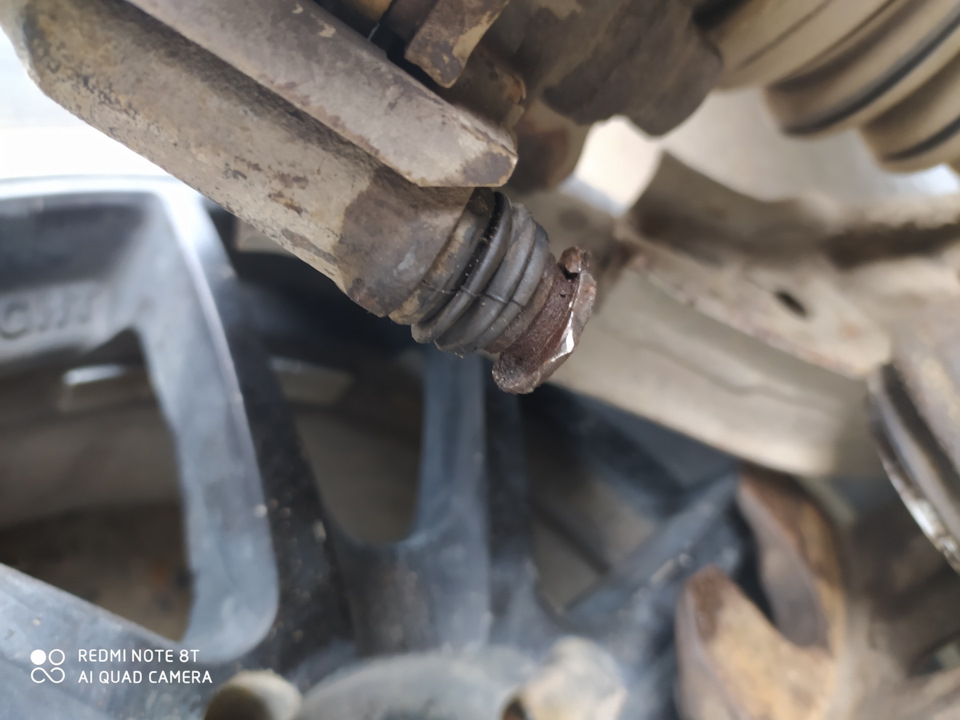 Ремонт заклинившего суппорта — Nissan Bluebird (U14), 1,8 л, 1998 года ...