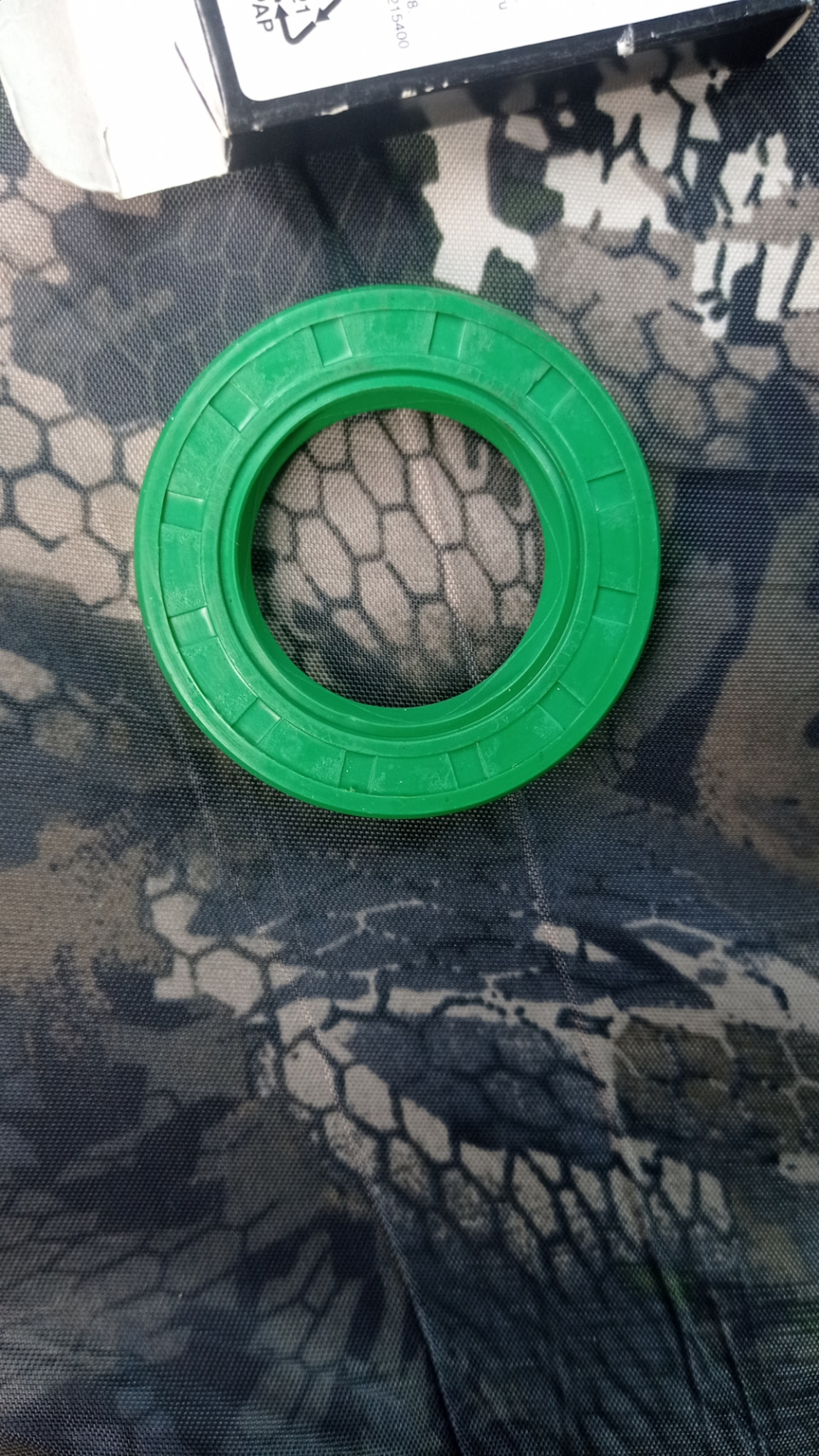 Замена сальников полуосей — Chevrolet Niva, 1,7 л, 2013 года | своими ...