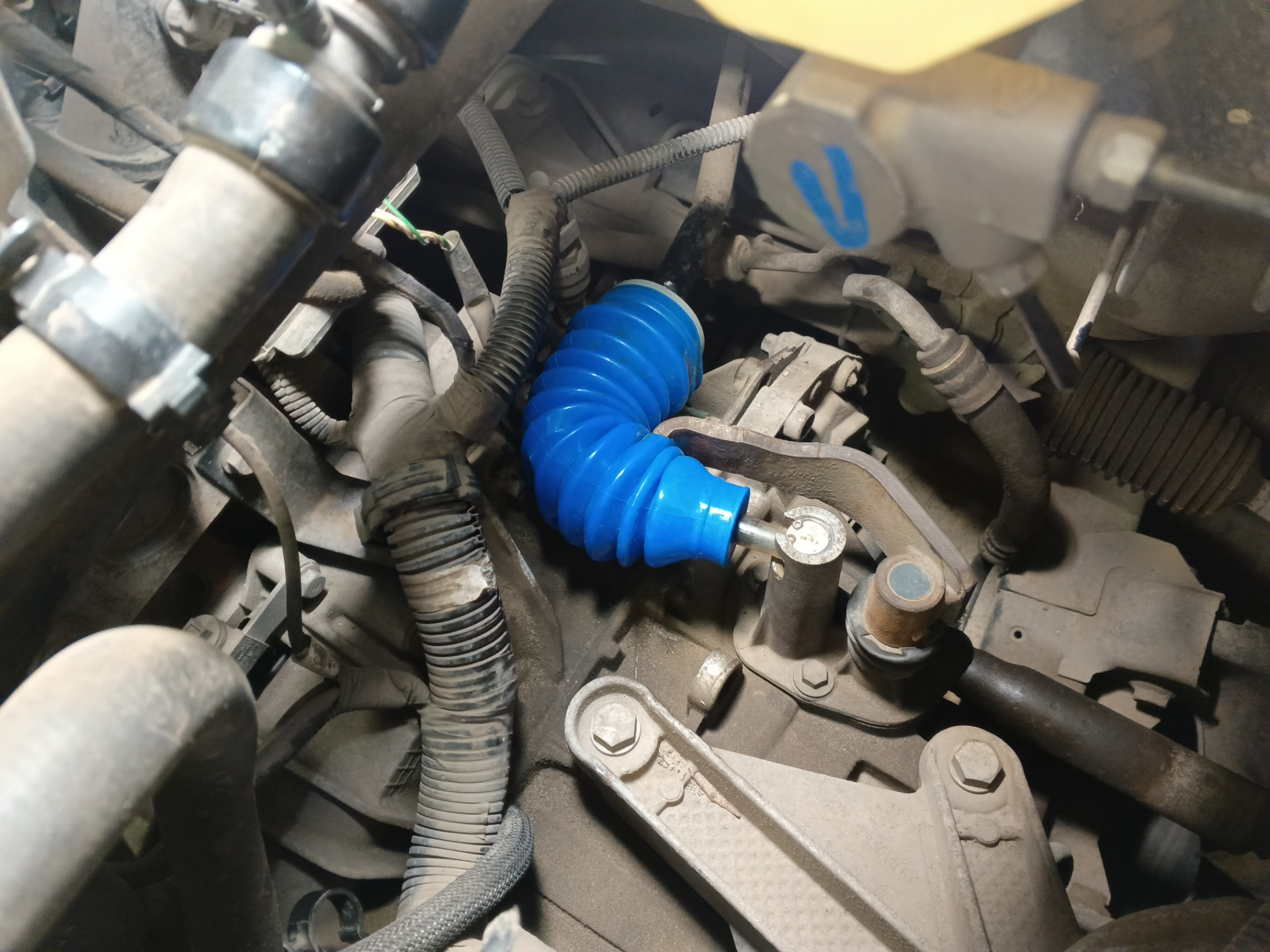 Тот самый пыльник кулисы КПП Рено Логан 8200840587 — Renault Logan (1G ...