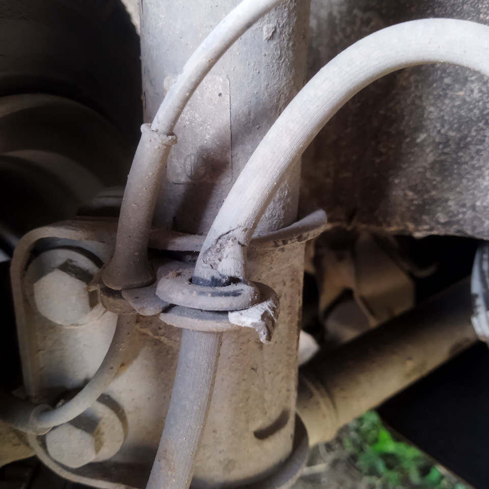 Нужна помощь зала. Порвался тормозной шланг. Что брать наш или импорт ...