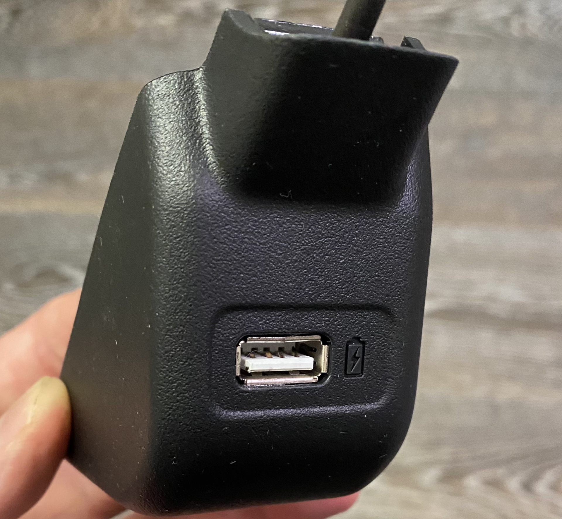 Usb разъем в штатную заглушку. USB разъем в штатную заглушку Форд. Штатная USB розетка Mazda. Штатный USB разъем Toyota. Штатная USB розетка Audi.