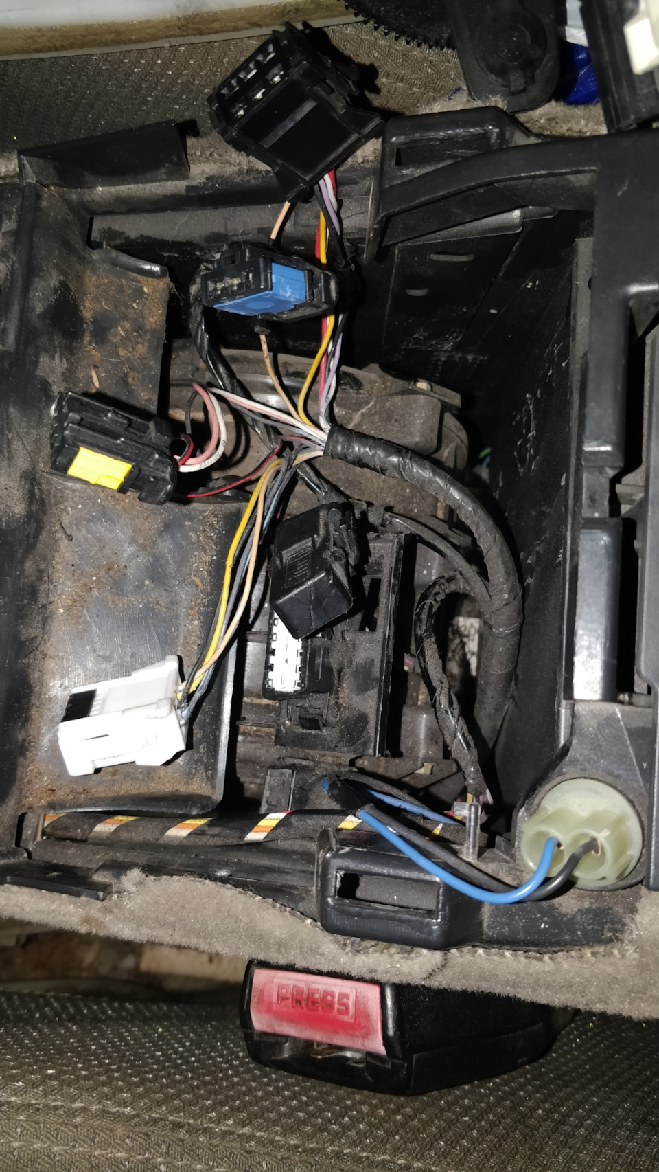 Предохранитель на разъем обд, где он? — Renault Vel Satis, 2,2 л, 2002 ...