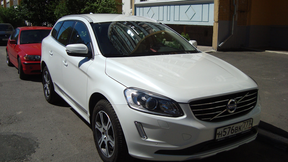 Volvo XC60 Белый жемчуг