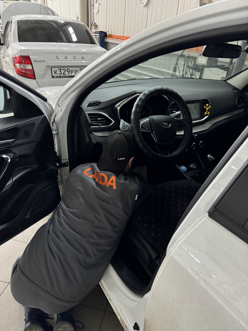 Замена датчика педали тормоза и регулировка схождения — Lada Vesta (NG ...