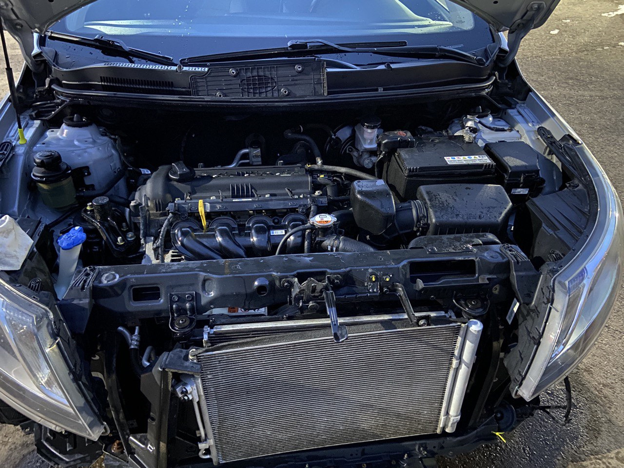 Мойка радиатора без снятия. Мытье радиатора автомобиля. Мойка радиатора. Мойка двигателя и радиатора. Мойка двигателя и радиатора.