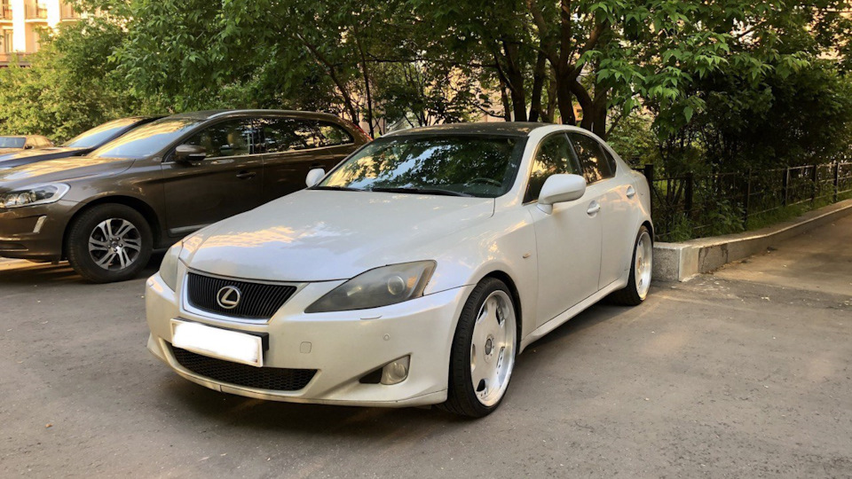 Lexus IS