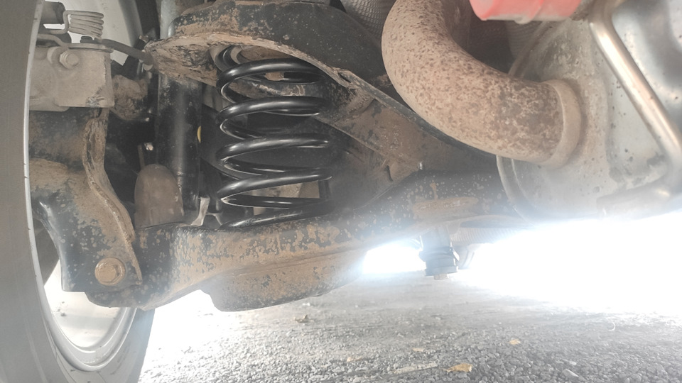 Новая задняя левая пружина — Ford Focus Hatchback III