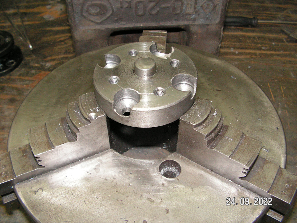 Пришлось выточить новый (более короткий) шириной 30мм. Так-как ширина основного радиатора больше. И вентилятор с вискомуфтой не входил. — Самодельный микроавтобус  ГЛОРИЯ