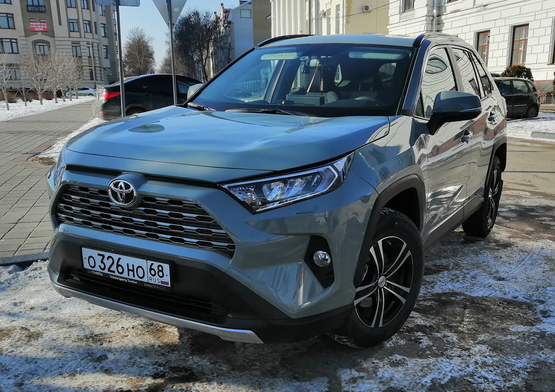 Нужен совет…И кстати…как цвет? — Toyota RAV4 (5G), 2 л, 2019 года |  аксессуары | DRIVE2