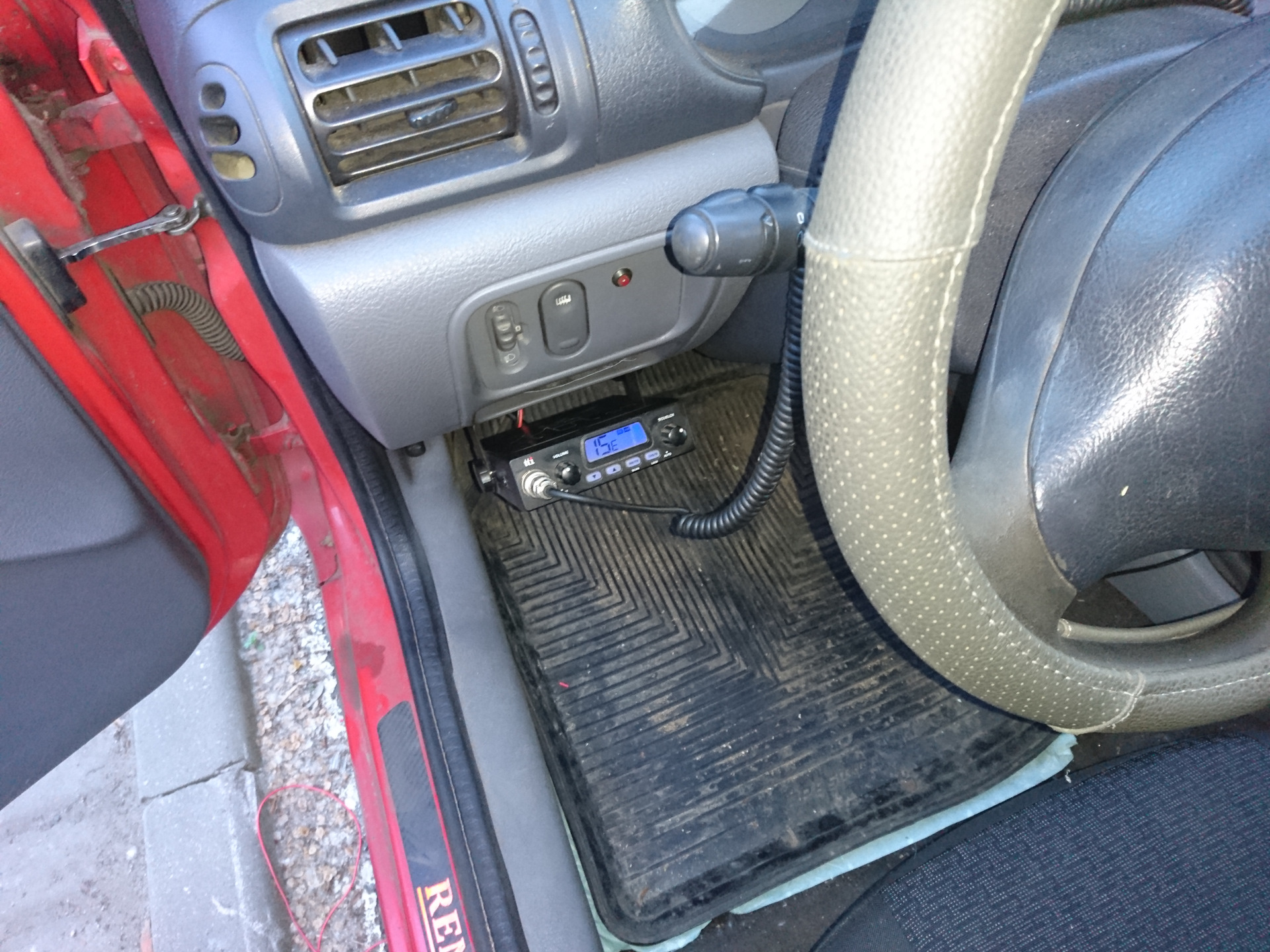 №26. Установка Си-Би рации, герметизация штатной антенны. — Renault ...