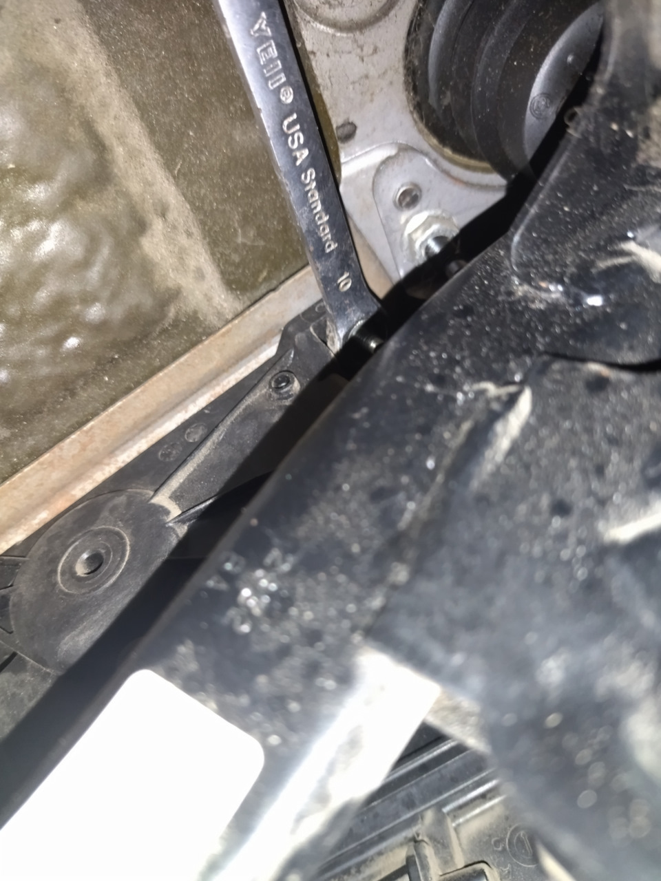 Замена салонного фильтра фф2 — Ford Focus II Sedan, 1,6 л, 2007 года ...