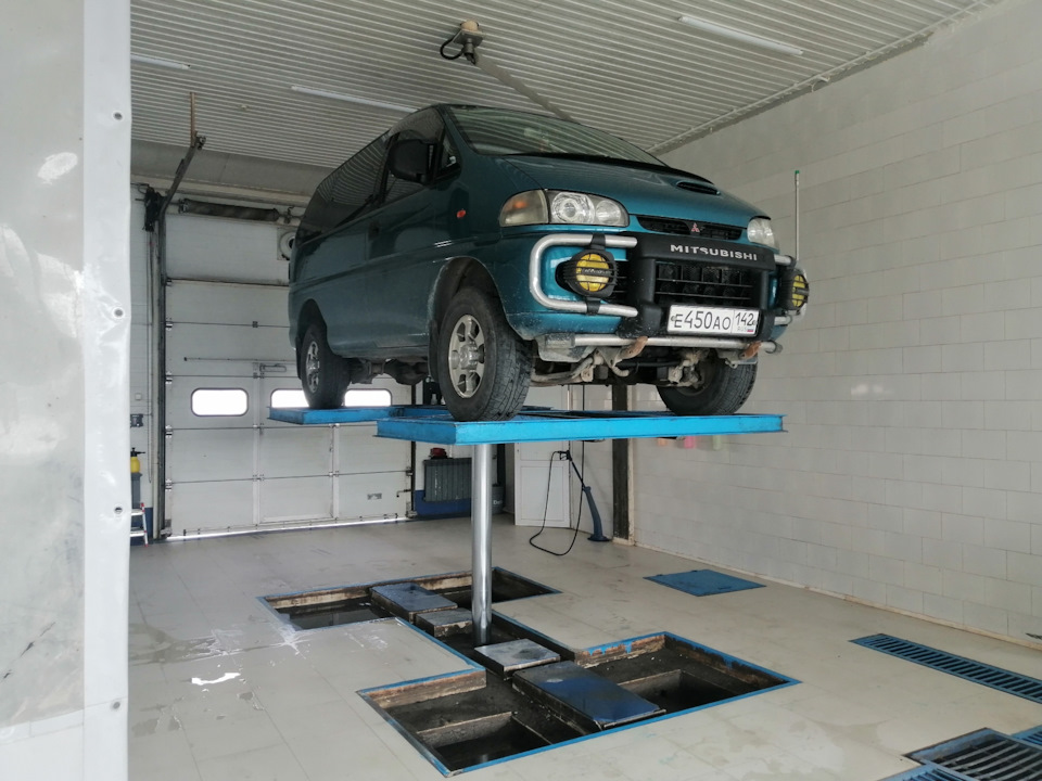 Обработка днища машины — Mitsubishi Delica (L400), 2,8 л, 1997 года ...