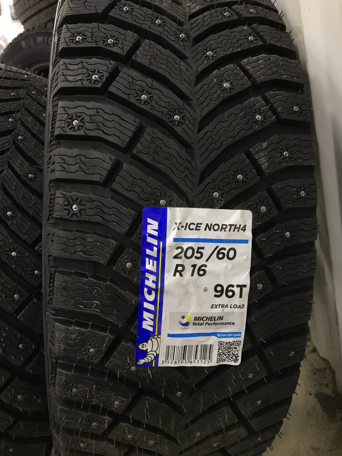 Мишлен ice north 4 r16. Мишлен Икс айс Норд 4 205/55 r16. Мишлен Икс айс Норд 4 16. Michelin x-Ice North 4 205/60 r16. Michelin x-Ice North 1.