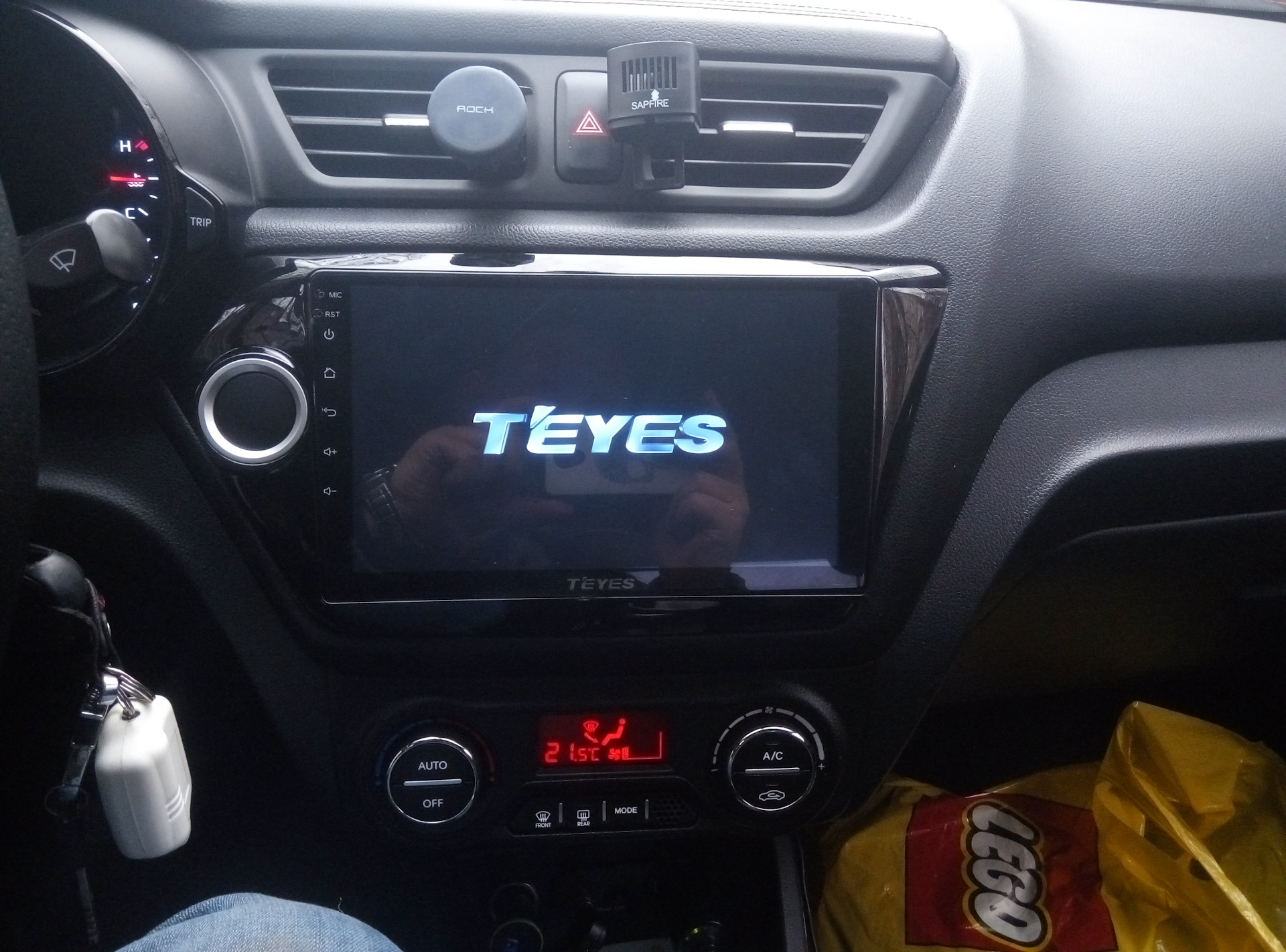 Автомагнитола teyes. Teyes cc3 Kia Rio 3. Магнитола Kia Rio 3. Магнитола Teyes cc2 Rio 3. Магнитола Киа Рио 3 андроид.