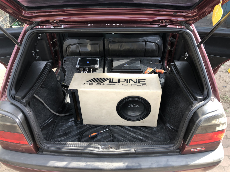 Новый саб Alpine swx-1043 — Volkswagen Golf Mk3, 1,9 л, 1992 года ...
