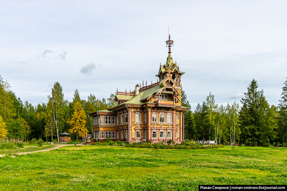 асташово лесной терем история. ywAAAgJBfuA 960. асташово лесной терем история фото. асташово лесной терем история-ywAAAgJBfuA 960. картинка асташово лесной терем история. картинка ywAAAgJBfuA 960. В 30 километрах от города Чухломы Костромской области, в деревне Асташово стоит необычайно красивый терем. Или, как его чаще называют, Лесной терем. Его в конце XIX века построил в подарок своей молодой жене разбогатевший крестьянин Мартьян Сазонов. Название «Лесной терем» — не случайное, он стоит посреди глухих лесов, как раз в тех местах, куда в 1613 году Иван Сусанин завел польско-литовский отряд. Как же сложилась судьба этого удивительного строения? Давайте разберемся. асташово лесной терем история. ywAAAgJBfuA 960. асташово лесной терем история фото. асташово лесной терем история-ywAAAgJBfuA 960. картинка асташово лесной терем история. картинка ywAAAgJBfuA 960. В 30 километрах от города Чухломы Костромской области, в деревне Асташово стоит необычайно красивый терем. Или, как его чаще называют, Лесной терем. Его в конце XIX века построил в подарок своей молодой жене разбогатевший крестьянин Мартьян Сазонов. Название «Лесной терем» — не случайное, он стоит посреди глухих лесов, как раз в тех местах, куда в 1613 году Иван Сусанин завел польско-литовский отряд. Как же сложилась судьба этого удивительного строения? Давайте разберемся.