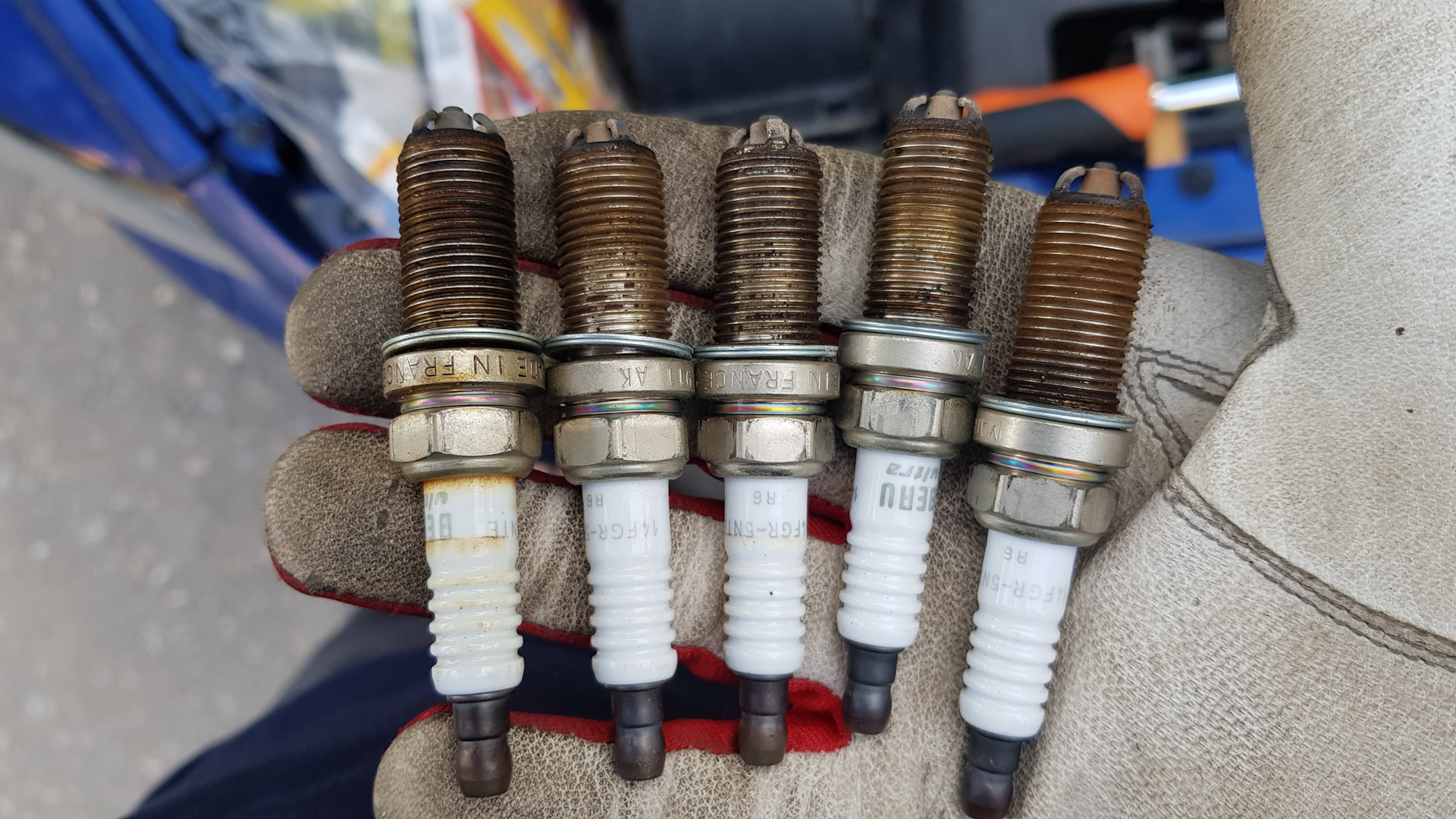 Свечи l200. Pofvtyf cdrtxctq yfrfkf vbnce,bib k200. Свечи накала митсубиси л200. L200 mitsubishi свечи накала замена. Свечи накала мицубиси л200.
