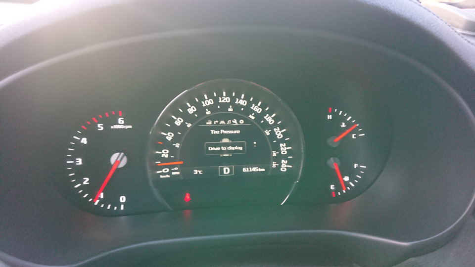 пока не видет. Я напрягся. — KIA Sorento (3G). Запчасти на фото: 6115K