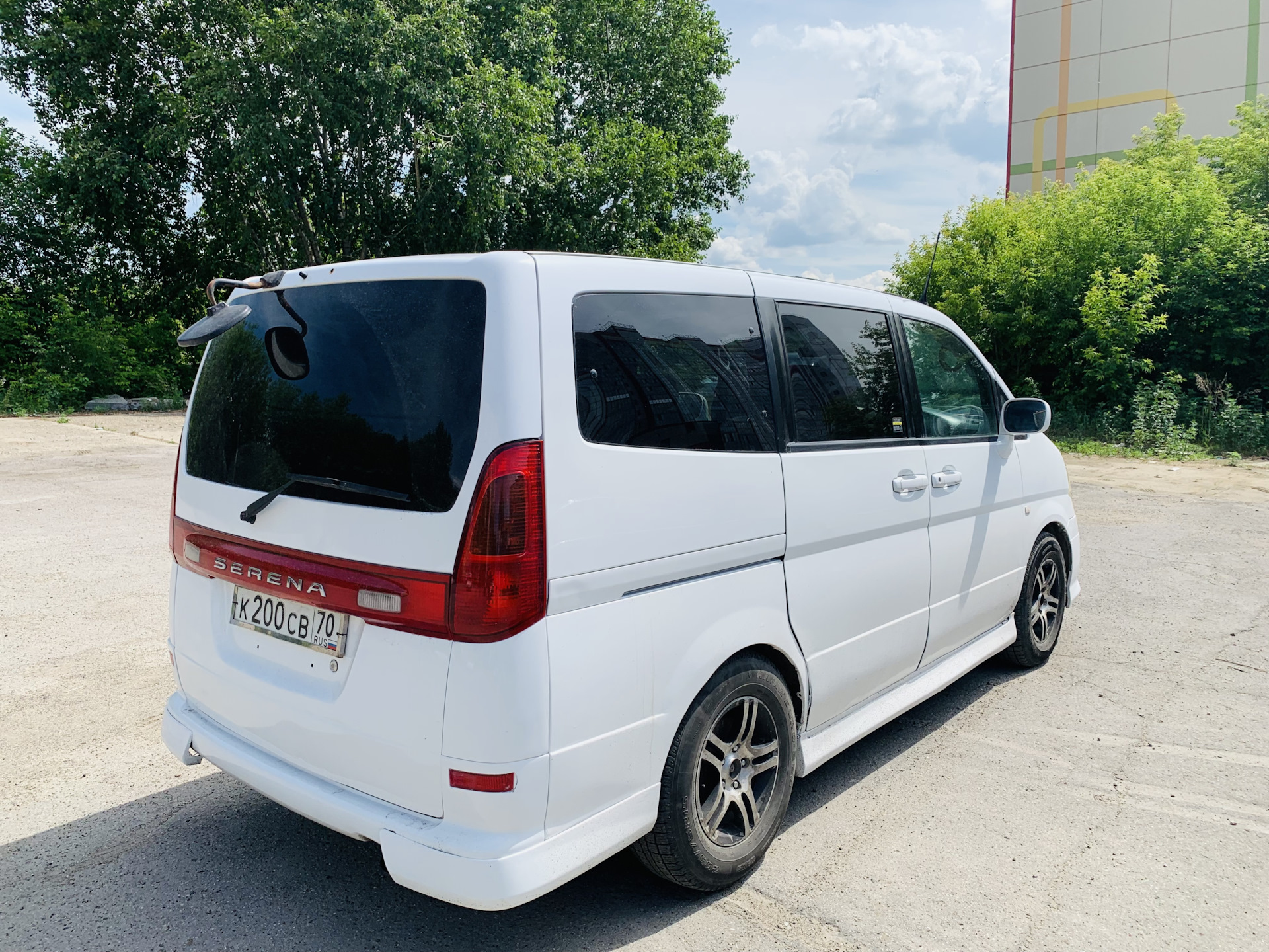 Nissan Serena 2