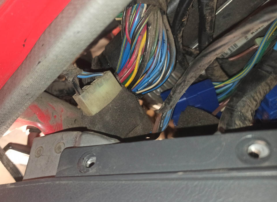 И еще этот. — KIA Pride (1G)