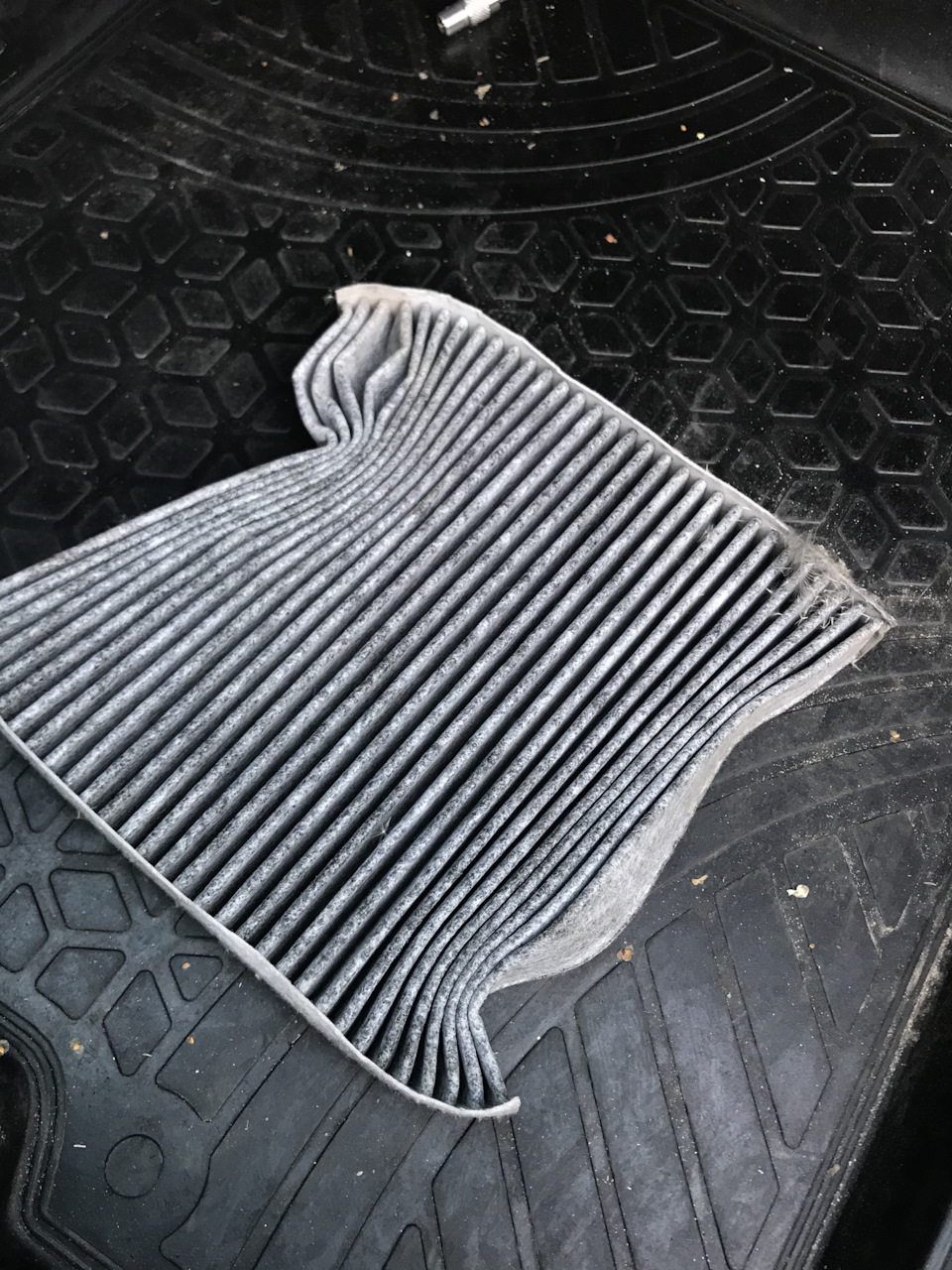 Чистка лопастей вентилятора и замена салонного фильтра — Lada Vesta, 1 ...