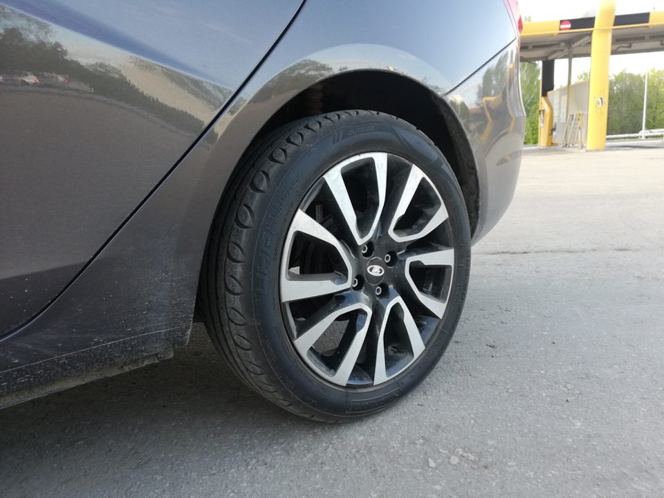  на болты колесных дисков — Lada Vesta, 1,6 л, 2017 года .