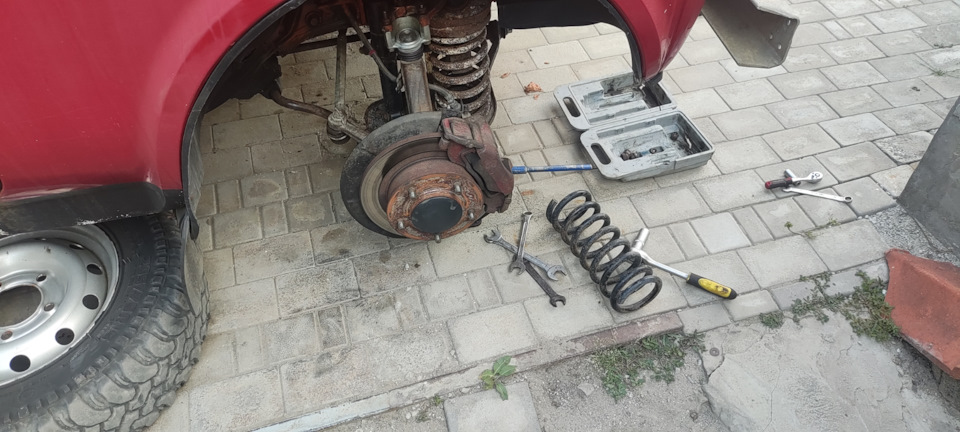 Передние пружины шнива — Lada 4x4 3D, 1,6 л, 1981 года | плановое ТО ...