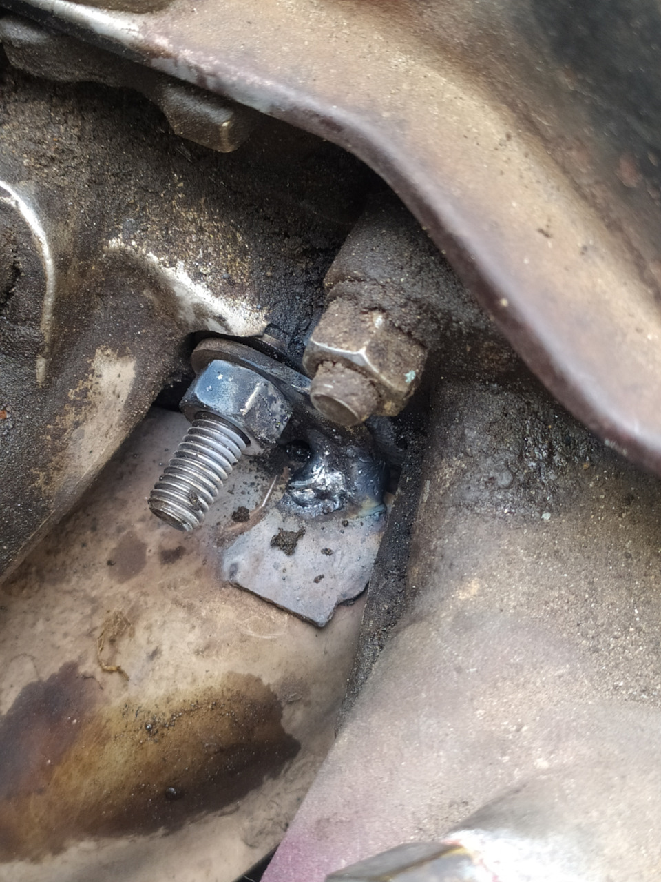 Дребезжание металла под капотом. — Lada 4x4 3D, 1,7 л, 2011 года ...