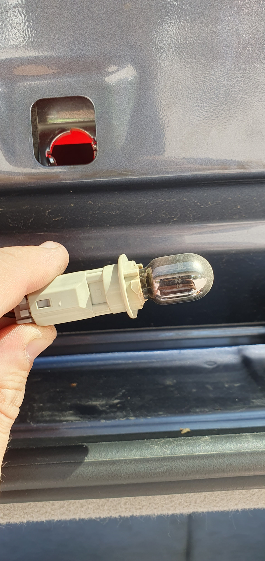 Замена лампочки доп.стопа. — Toyota Highlander (XU20), 3,3 л, 2005 года ...