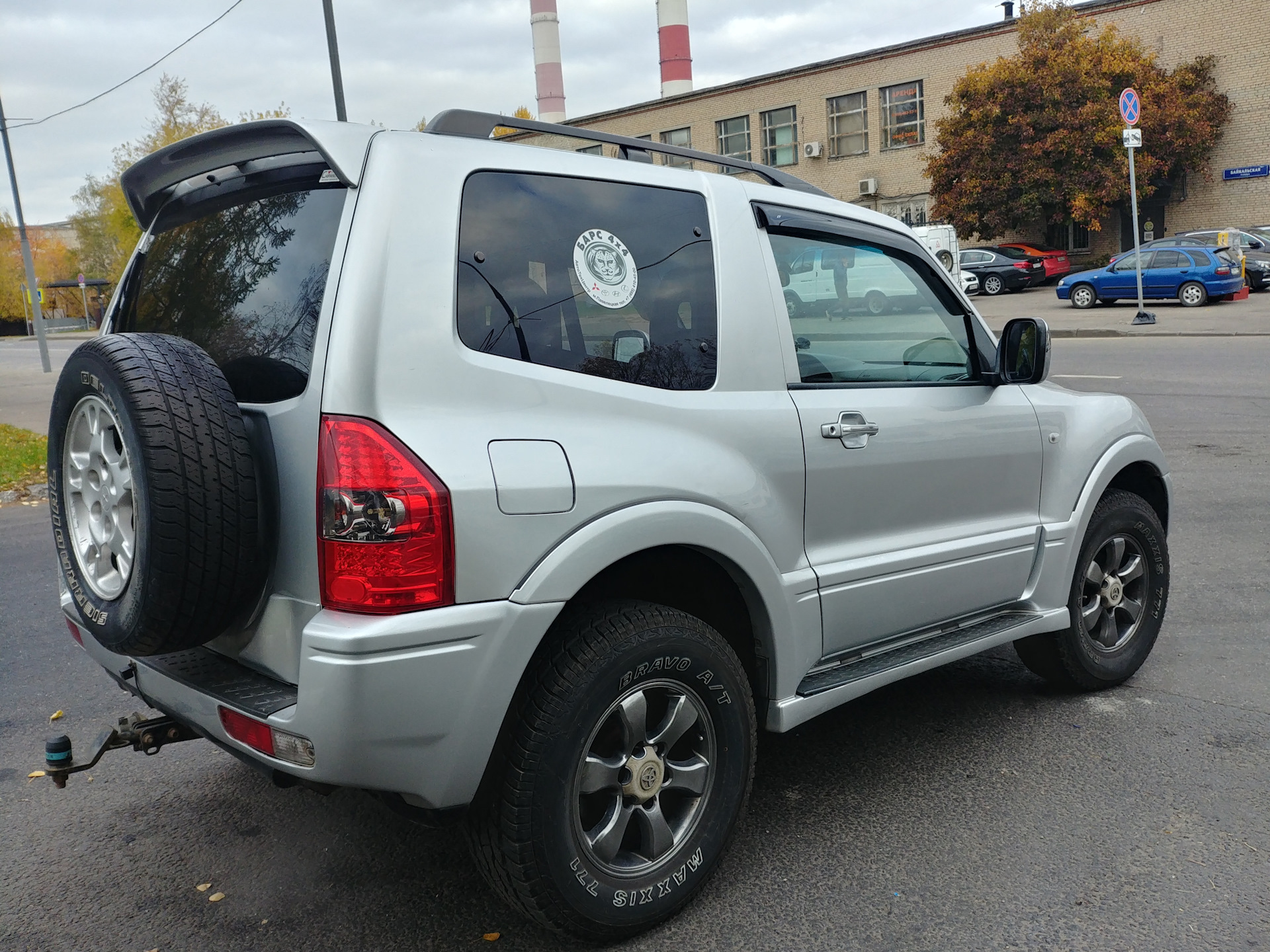 Паджеро коротыш купить. Mitsubishi Pajero 4 3 дверный. Митсубиси Паджеро 2006 коротыш. Паджеро 3 коротыш. Паджеро 3 дверный.