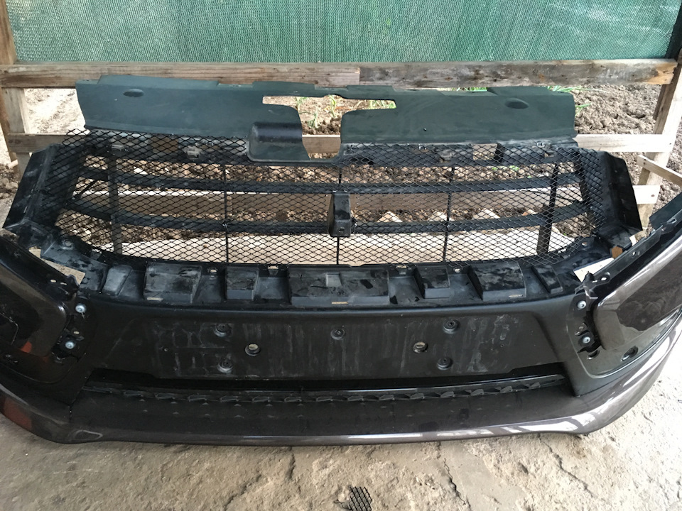 Сетка в решетку радиатора и подключение би-линз в птф. — Lada Vesta (1G ...