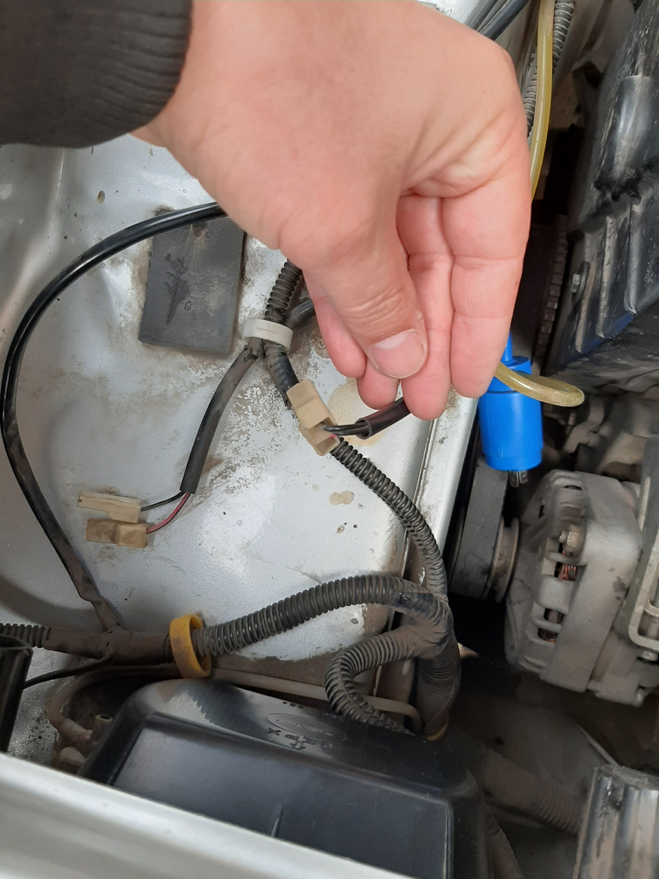 Омывательный бачок и вопрос к вам — Lada 2115, 1,5 л, 2004 года | мойка ...