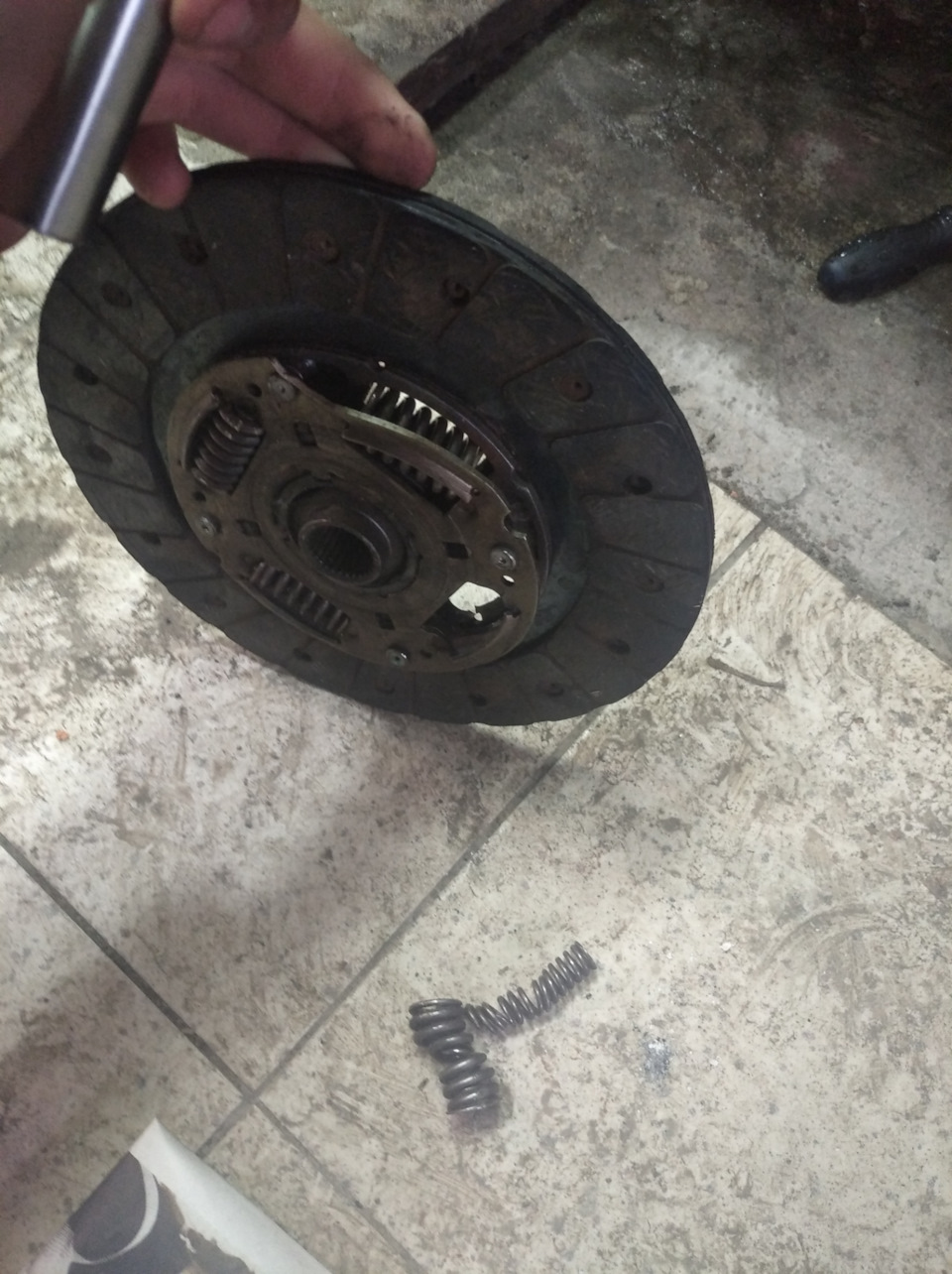 Вот и не выдержало сцепление — Volkswagen Passat B3, 1,9 л., 1990 года ...