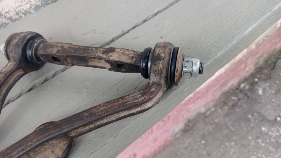 Замена верхних сайлентблоков — Chevrolet Niva, 1,7 л, 2013 года ...