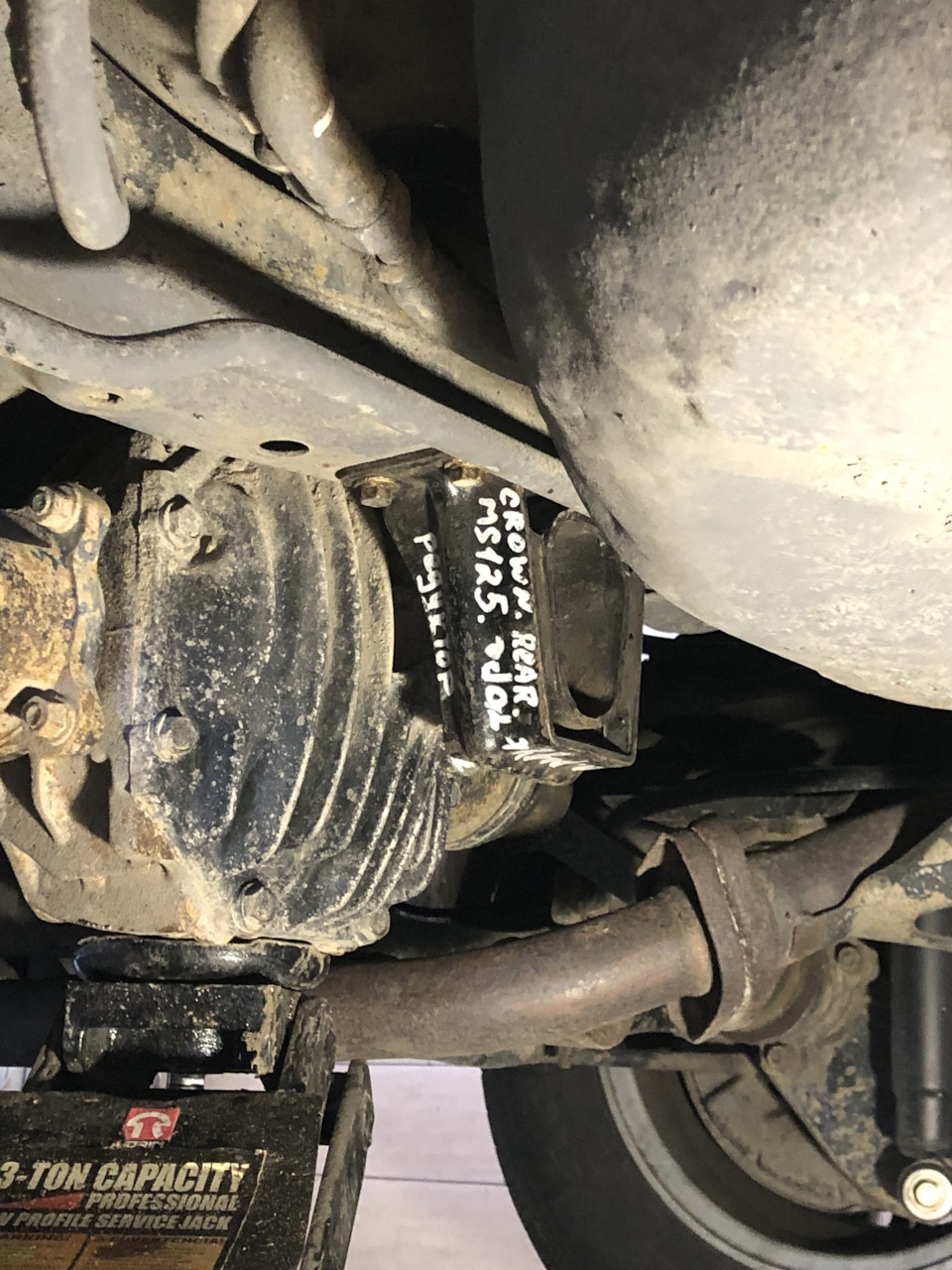 надпись с разборки забыл оттереть, надо исправиться. — Toyota Crown (S120)