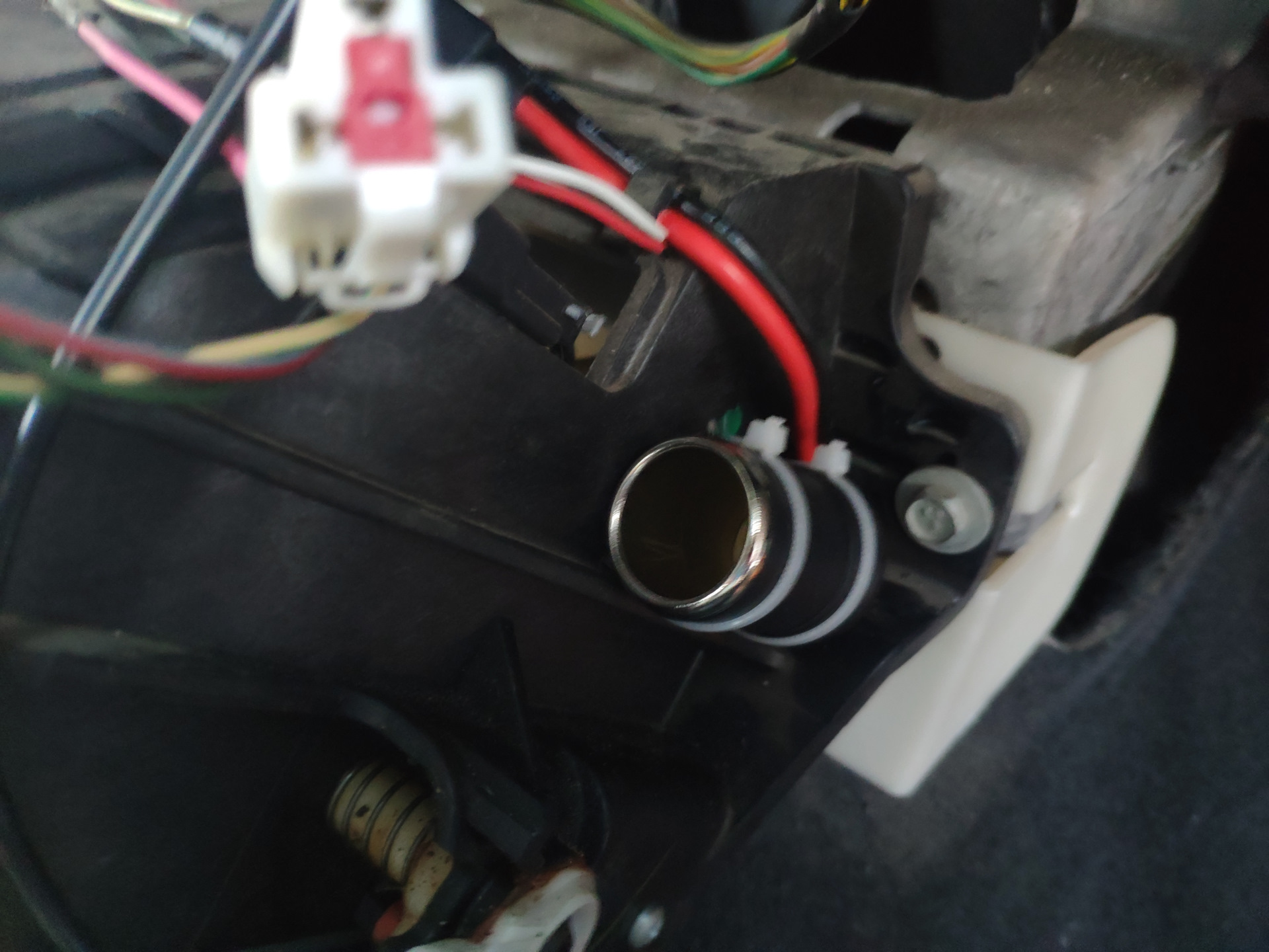 Пересвет салона, питание для регистратора + зарядка для телефона ...