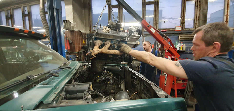 Замена сальника в рулевой рейке и замена подсветки заднего номера ...