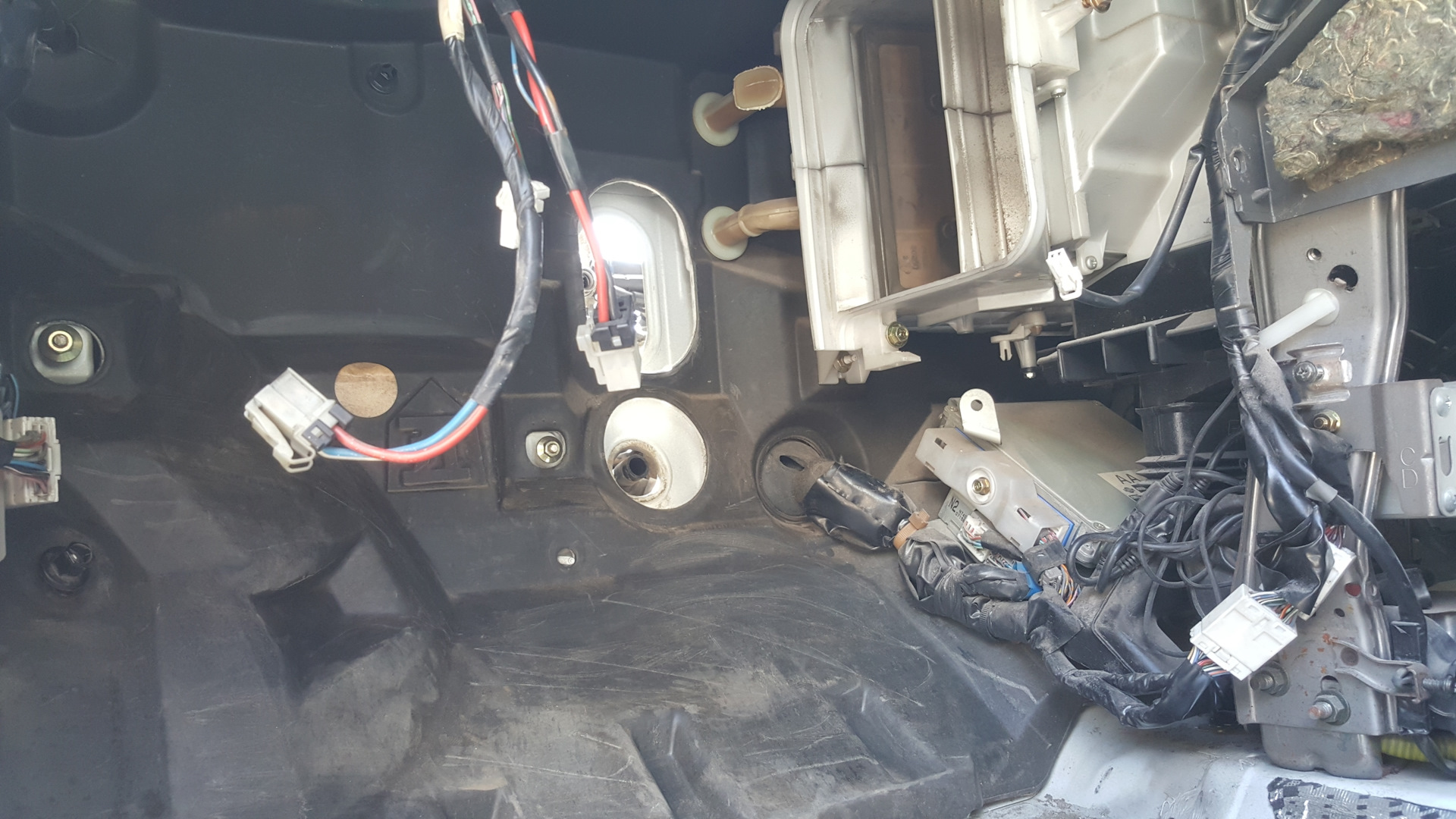 Сигнализация с/у - Nissan R'nessa, 2 л, 1998 года своими руками DRIVE2