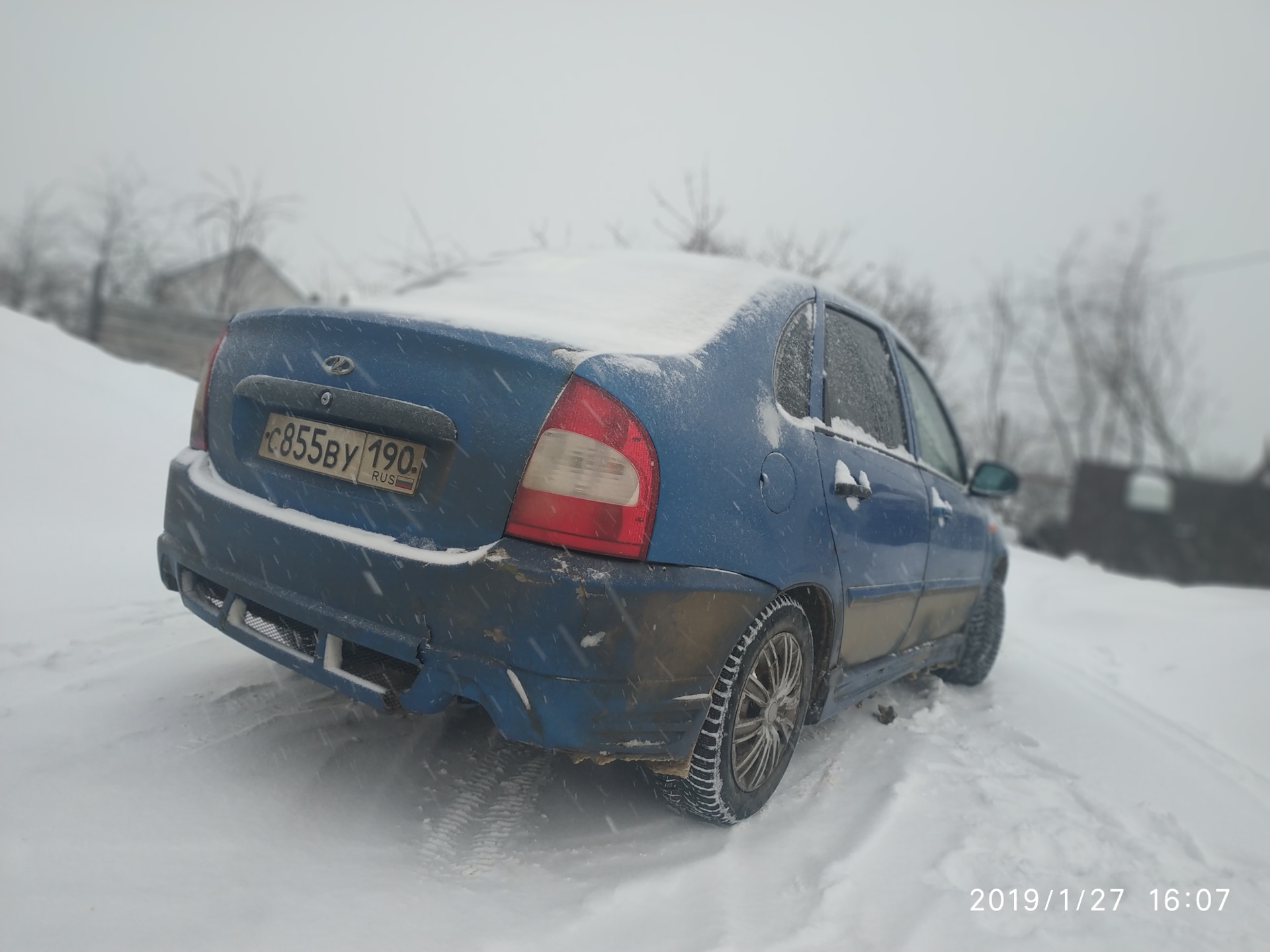 Лада Калина в снегу