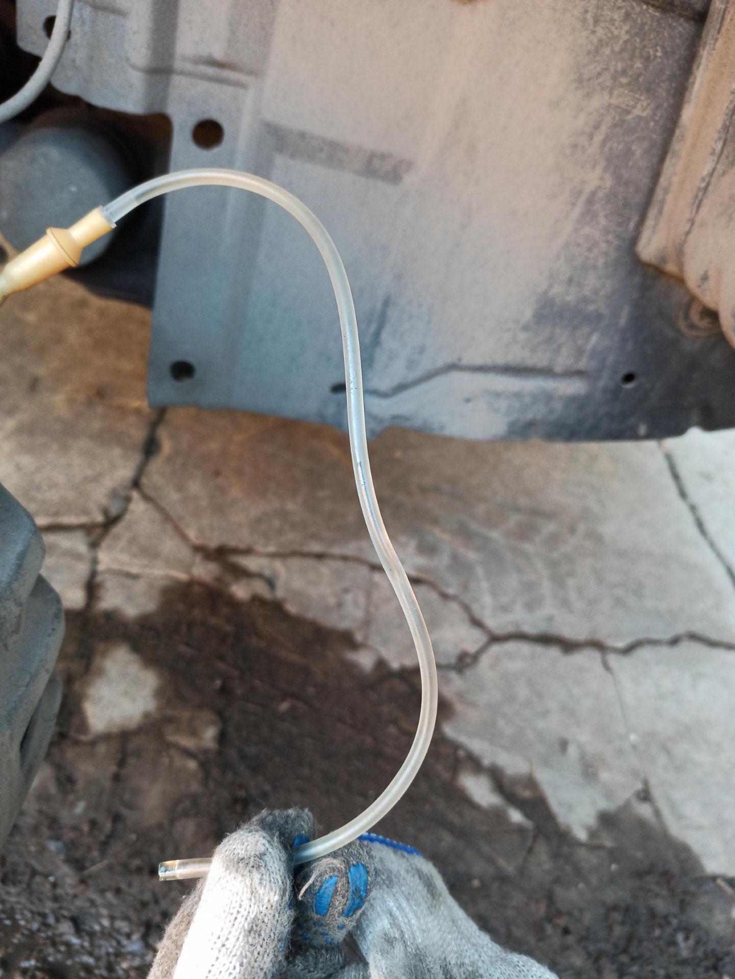 Замена жидкости Гура, замена тормозной жидкости, замена газовых упоров ...