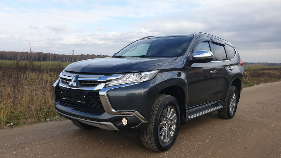 как снять выдвижной подстаканник заднего подлокотника? — Mitsubishi ...