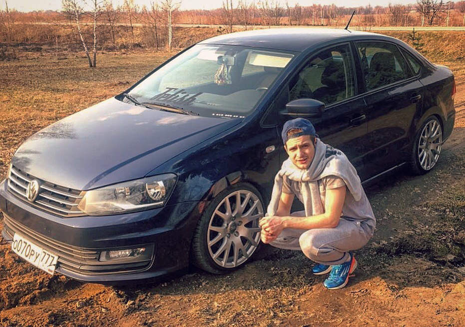 Volkswagen Polo sedan РґРµРІСѓС€РєРё