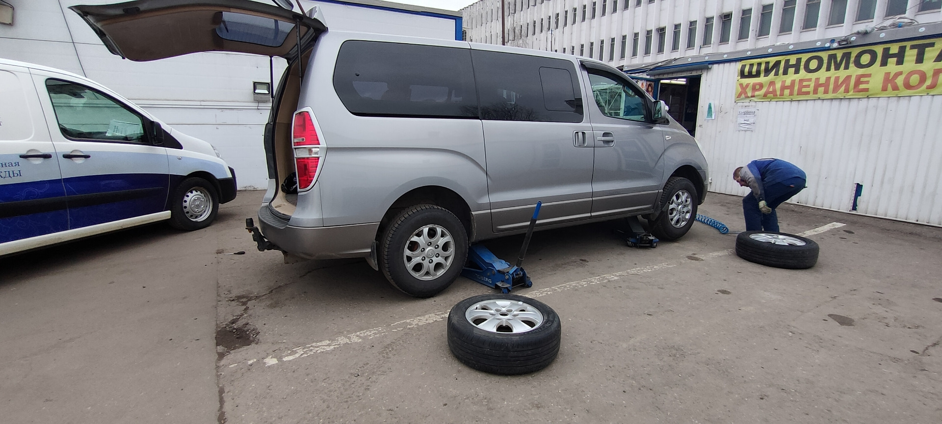 Hyundai starex колеса. Хендай Старекс давление в колесах. Размер шин на Хендай Гранд Старекс 2011 года. Глушитель Hyundai Grand Starex 2009. Хендай Старекс 2020 года.