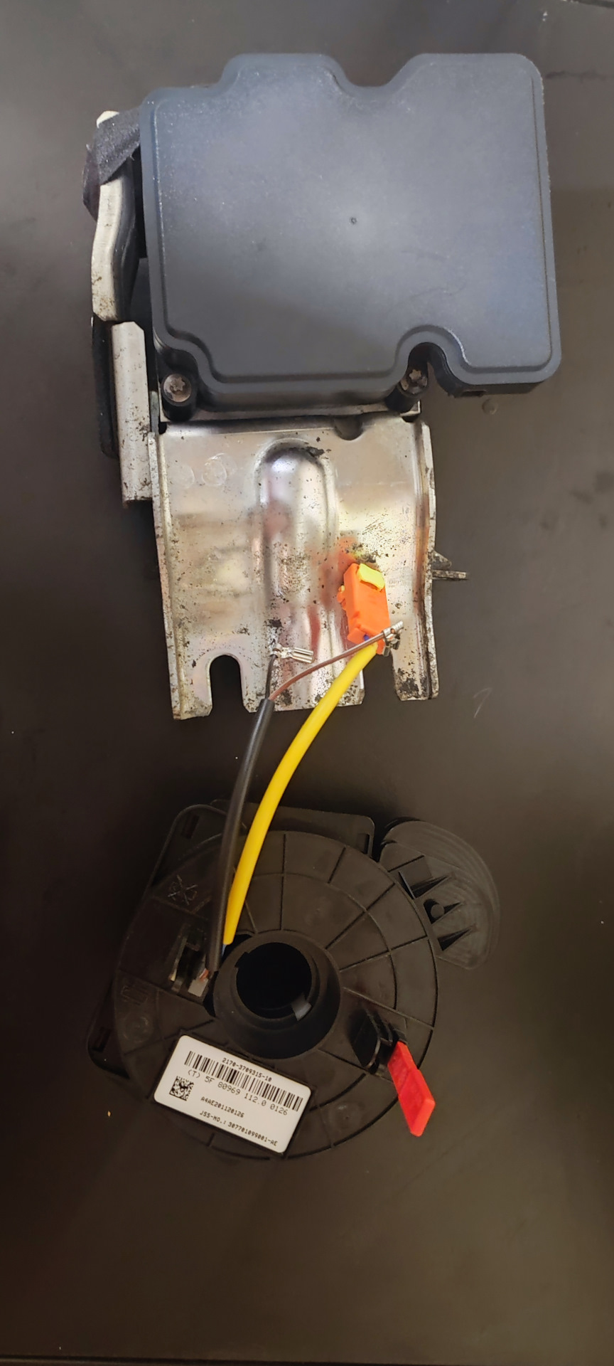 21901353801002 Гидроблок Esp б/у к сожалению, 2170-3709315-10 Подрулевой шлейф с датчиком угла поворота 7575 рублей — Lada Гранта Лифтбек (2G). Запчасти на фото: 2170370931510