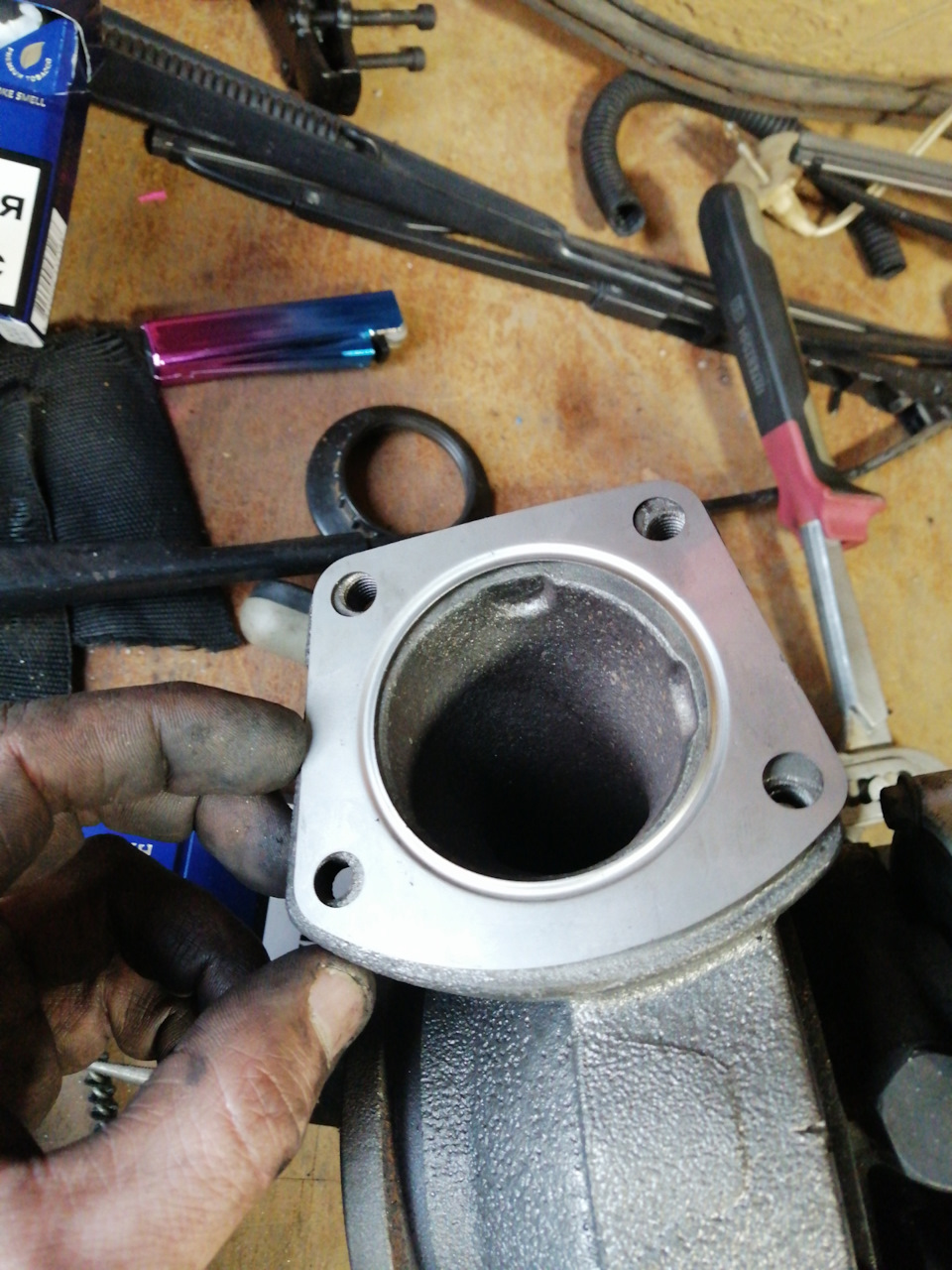 Кто знает как правильно поставить прокладку между выпускным коллектором ...