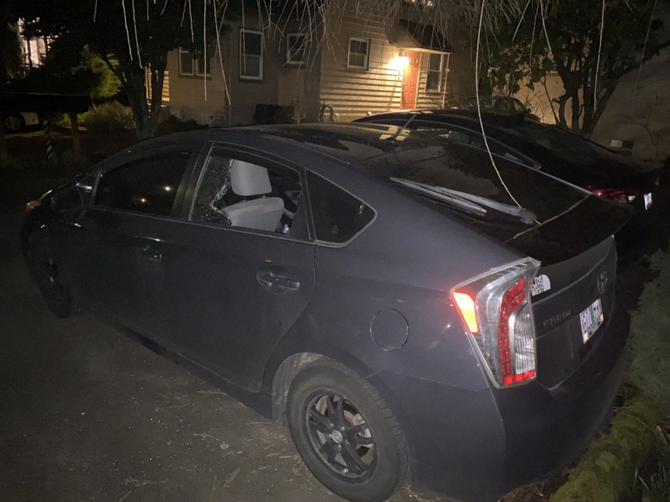 Снова стекло :( — Toyota Prius (30), 1,8 л, 2013 года | поломка | DRIVE2