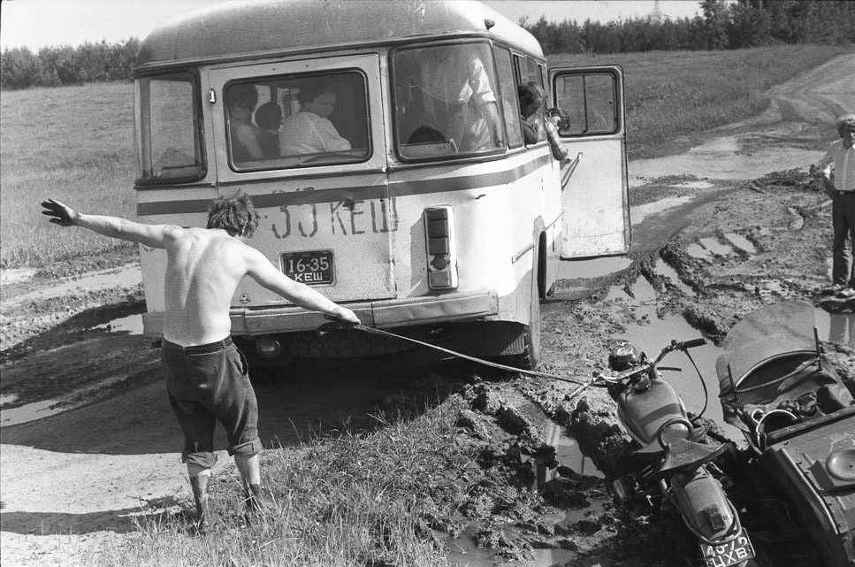 Фотограф ссср 2. Владимир Соколаев фотограф Новокузнецк. Владимир Соколаев фотограф. Владимир Соколаев Новокузнецк. Советские дороги.