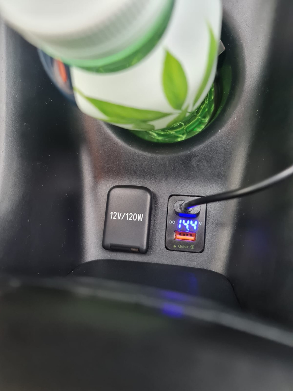 Установка usb вместо заглушки — Toyota Prius (50), 1,8 л, 2017 года ...