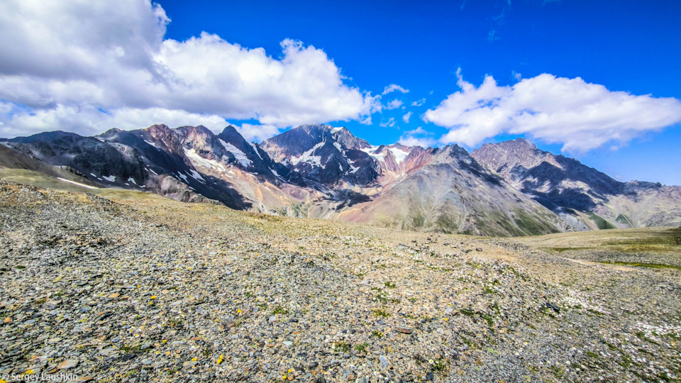 Горный массив Тепли. Вид с Куртатинского перевала. — Mitsubishi Pajero Sport (2G)