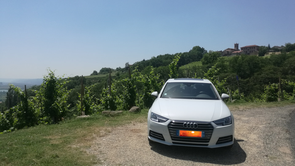 У деревни Сен-Мишель-сюр-Рон (Saint-Michel-sûr-Rhône). — Audi A4 (B9)